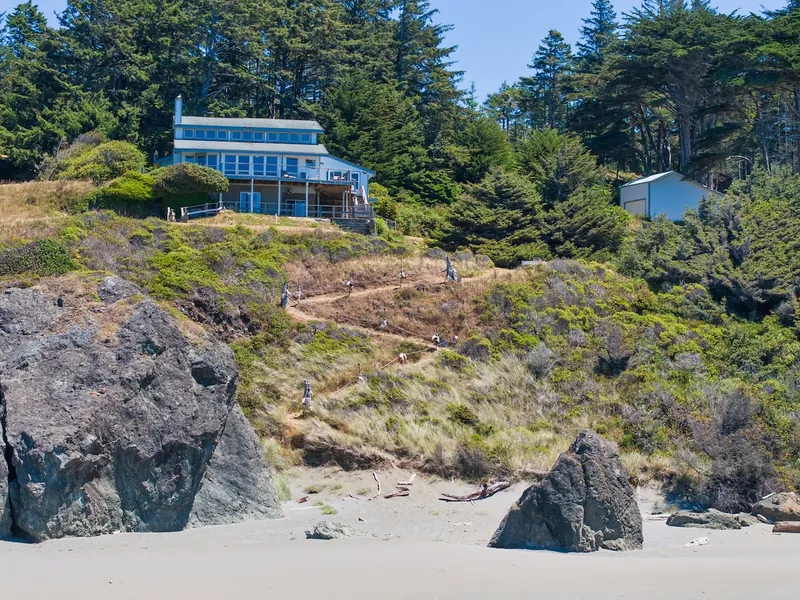 Phoenix House, Exterior image 2