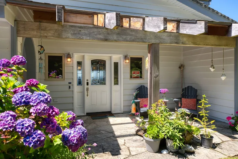 Phoenix House, Patio image 1