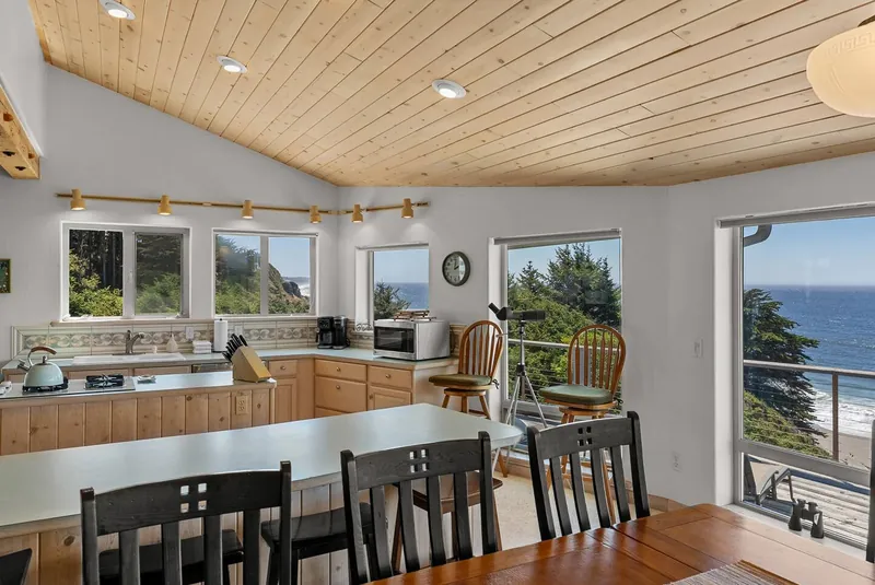 Phoenix House, Kitchen image 1