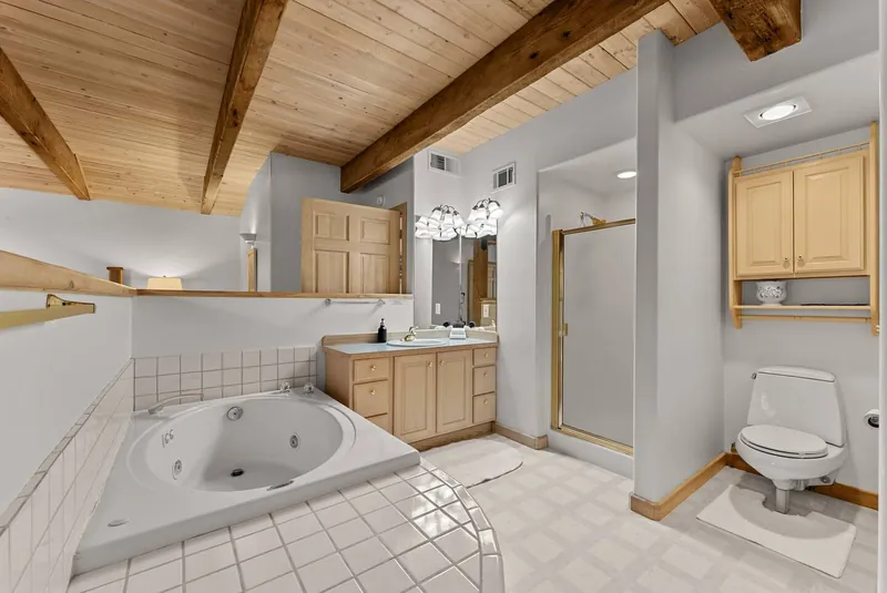 Phoenix House, Bathroom image 1