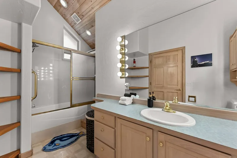 Phoenix House, Bathroom image 2