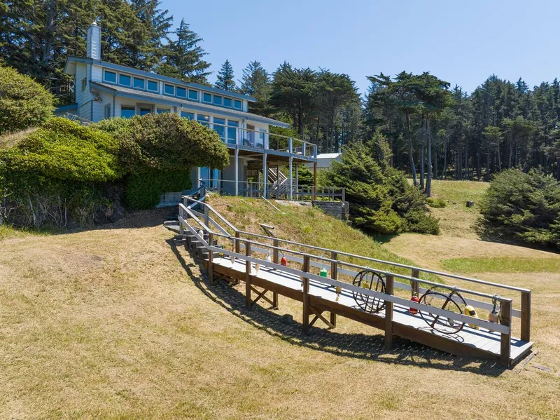 Phoenix House, Exterior image 4