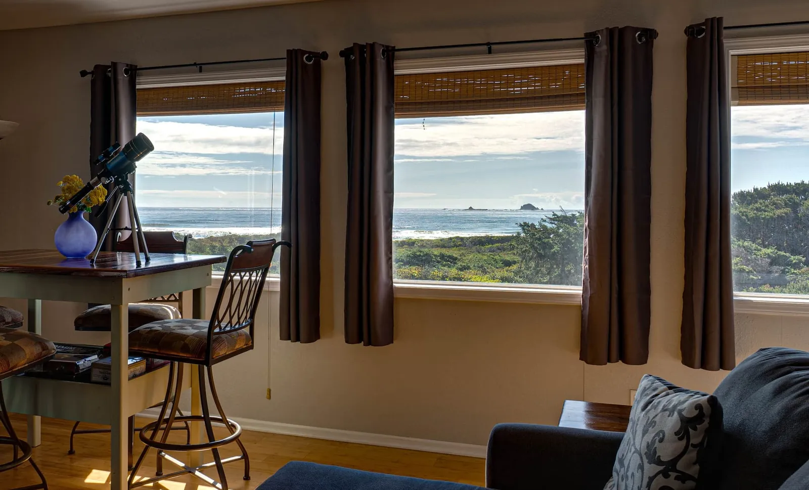 Sandy Toes Retreat, Living room image 1
