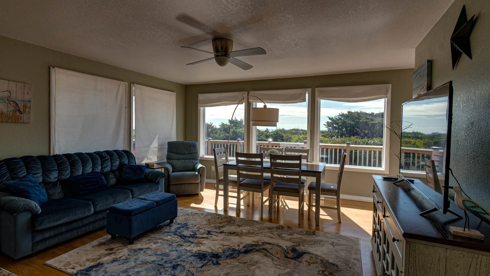 Sandy Toes Retreat, Dining room image 1