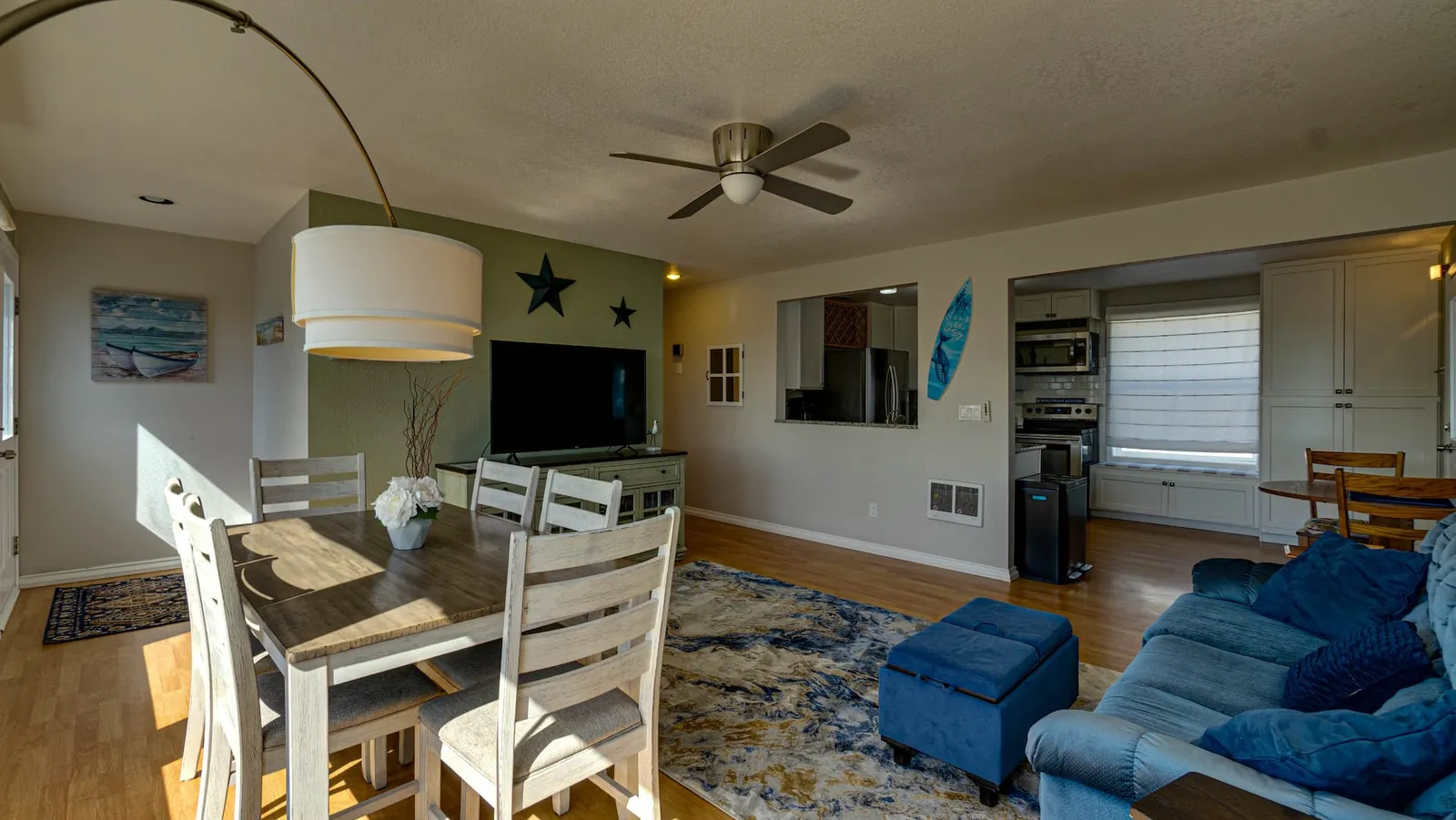 Sandy Toes Retreat, Living room image 3