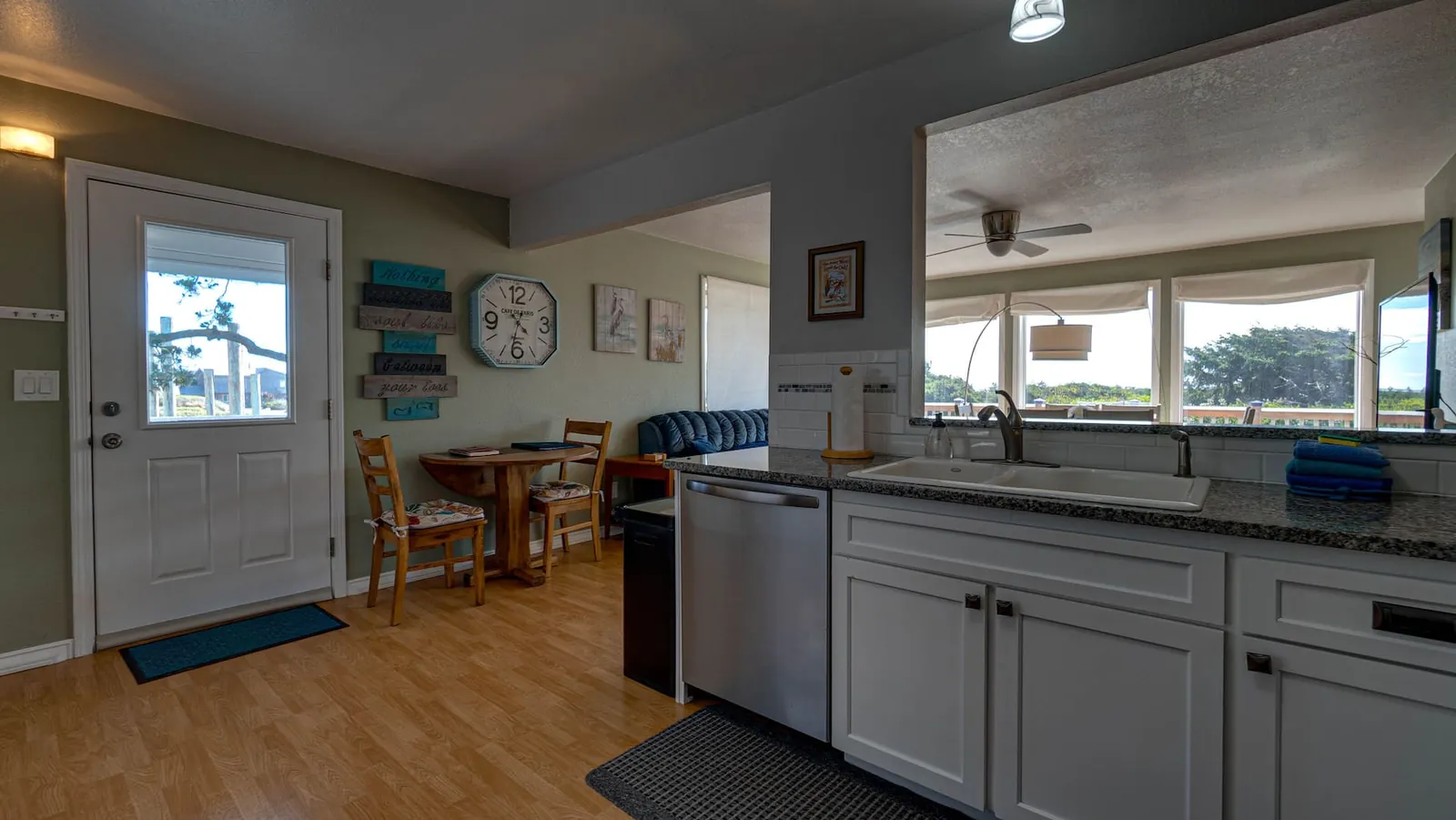 Sandy Toes Retreat, Dining room image 3