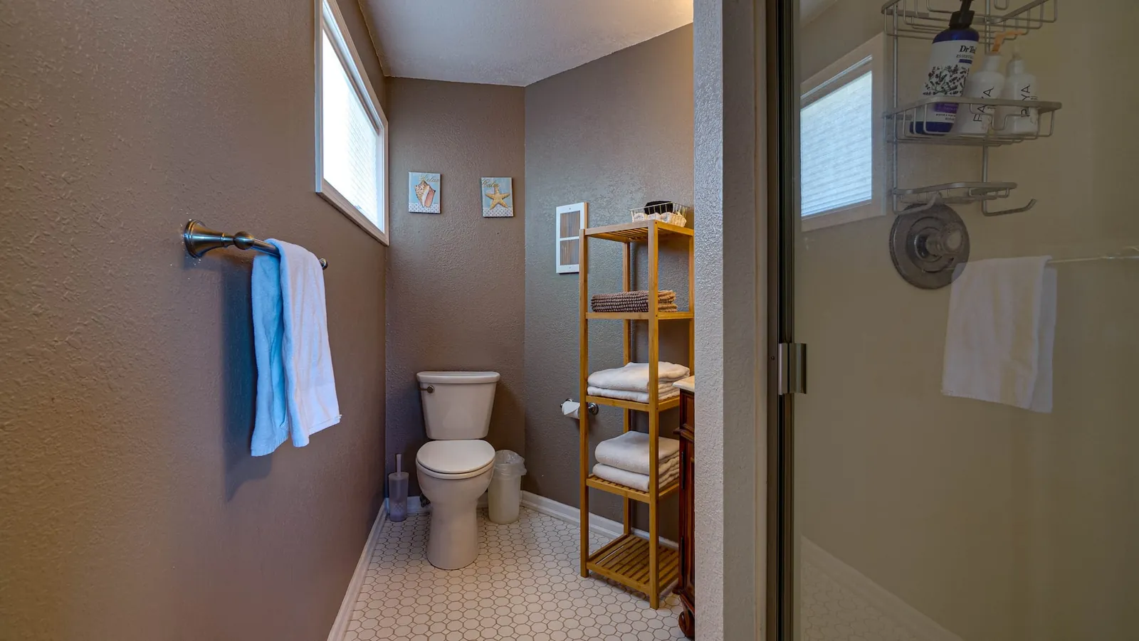 Sandy Toes Retreat, Bathroom image 2