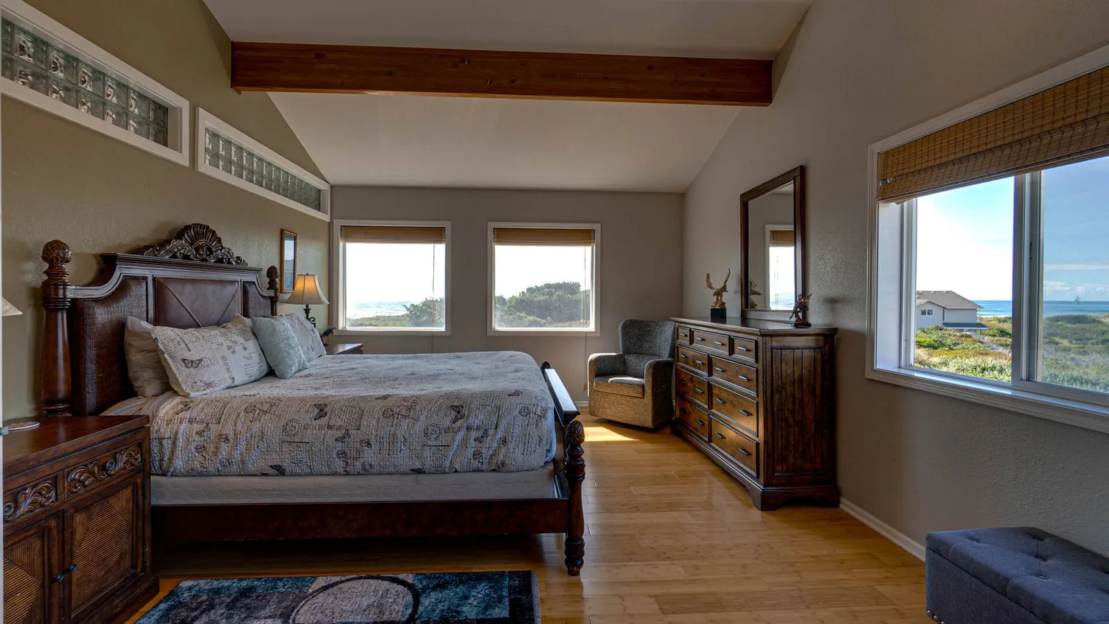 Sandy Toes Retreat, Living room image 5