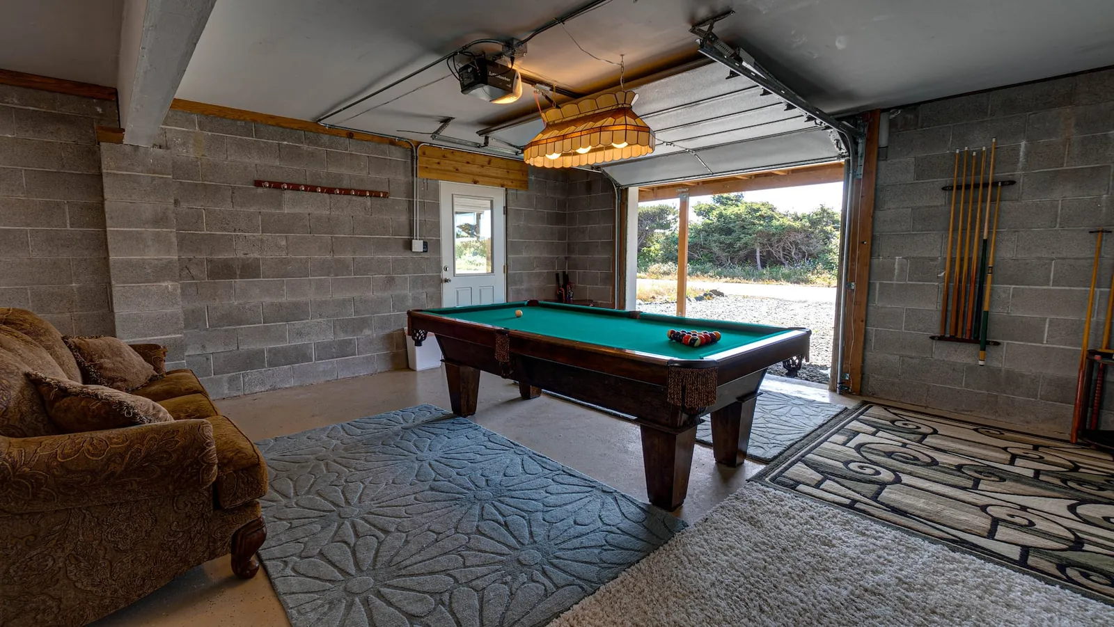 Sandy Toes Retreat, Living room image 10